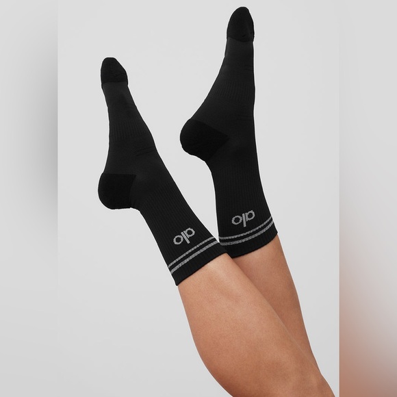 Alo 4pk Unisex Half-Crew Performance Socks Reflective Black & White M/L 7.5-11.5